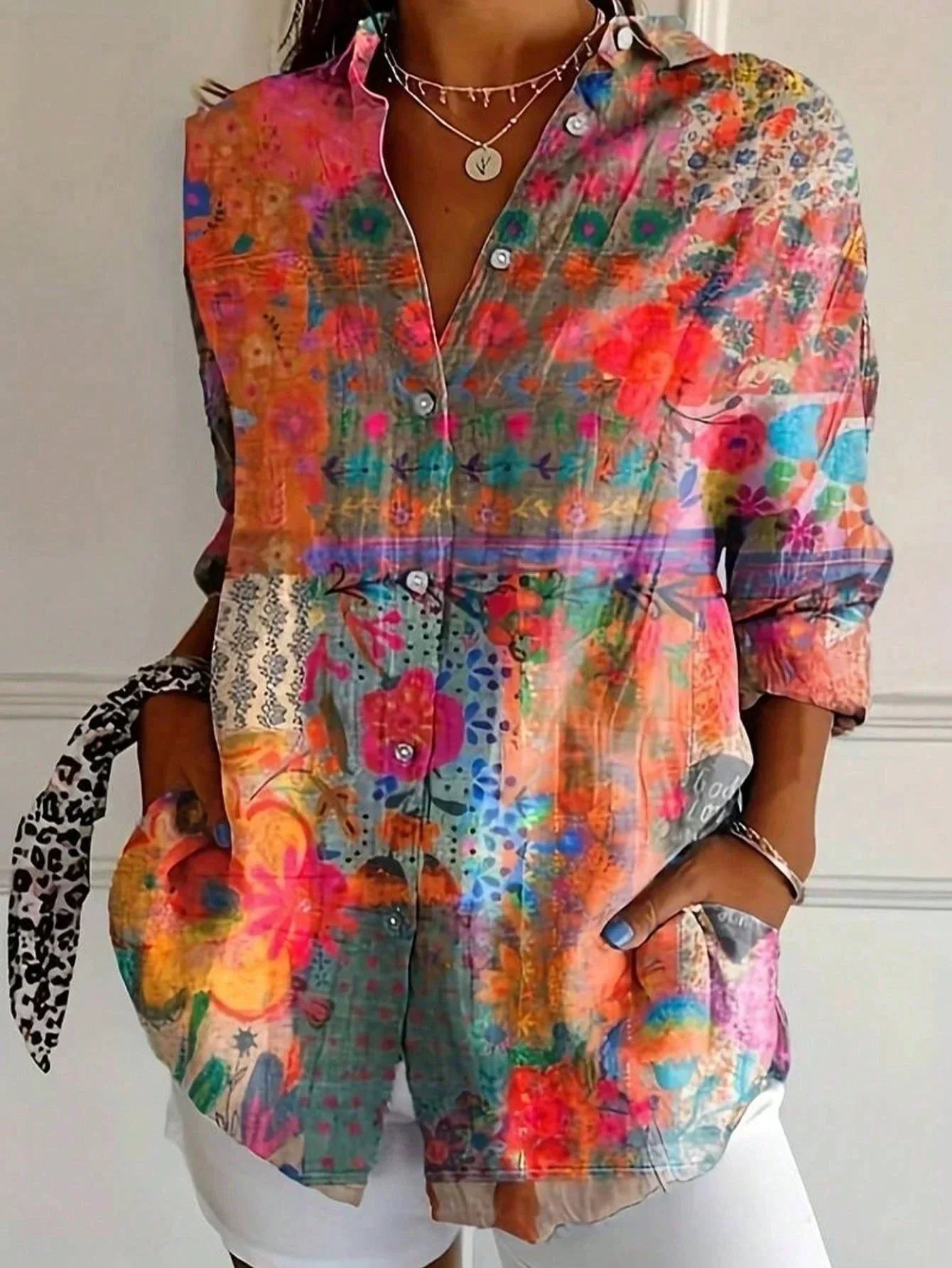 Claudia | Dame Farverig Blomstret Knaplukning Bluse