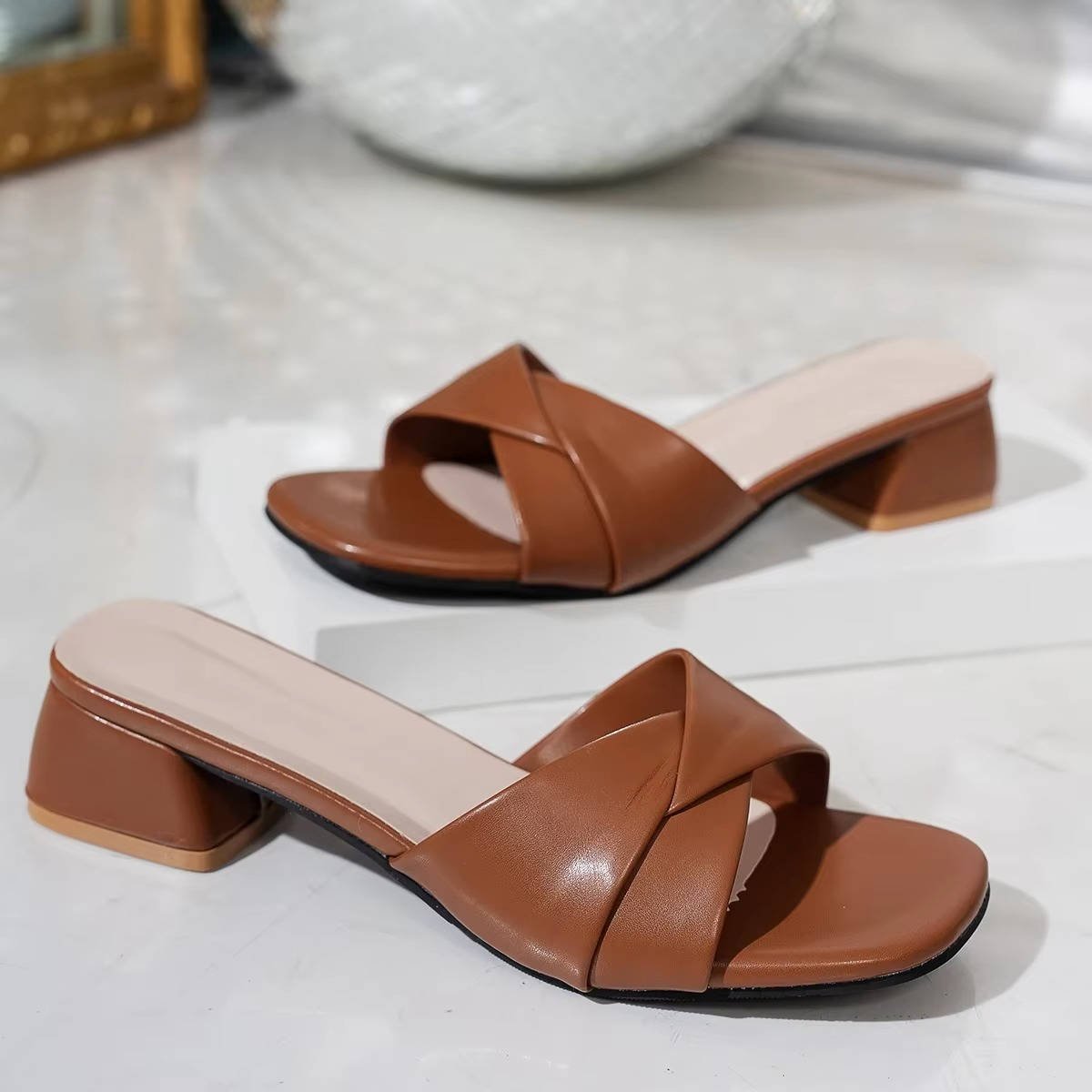 Emma | Cross-Strap Sandaler Blok Hæl Slip-On Åben Tå