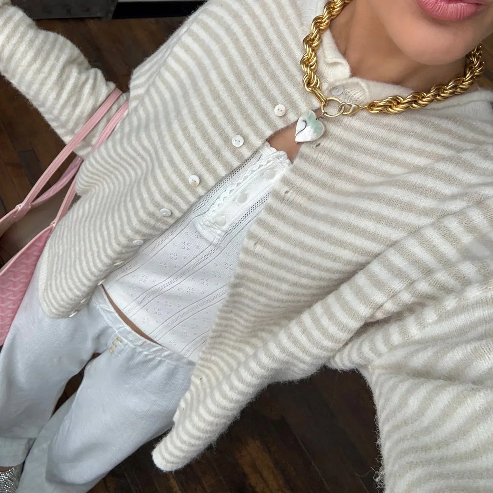 Alberte | Dame Stribet Cardigan Sweater Med Knaplukning Foran
