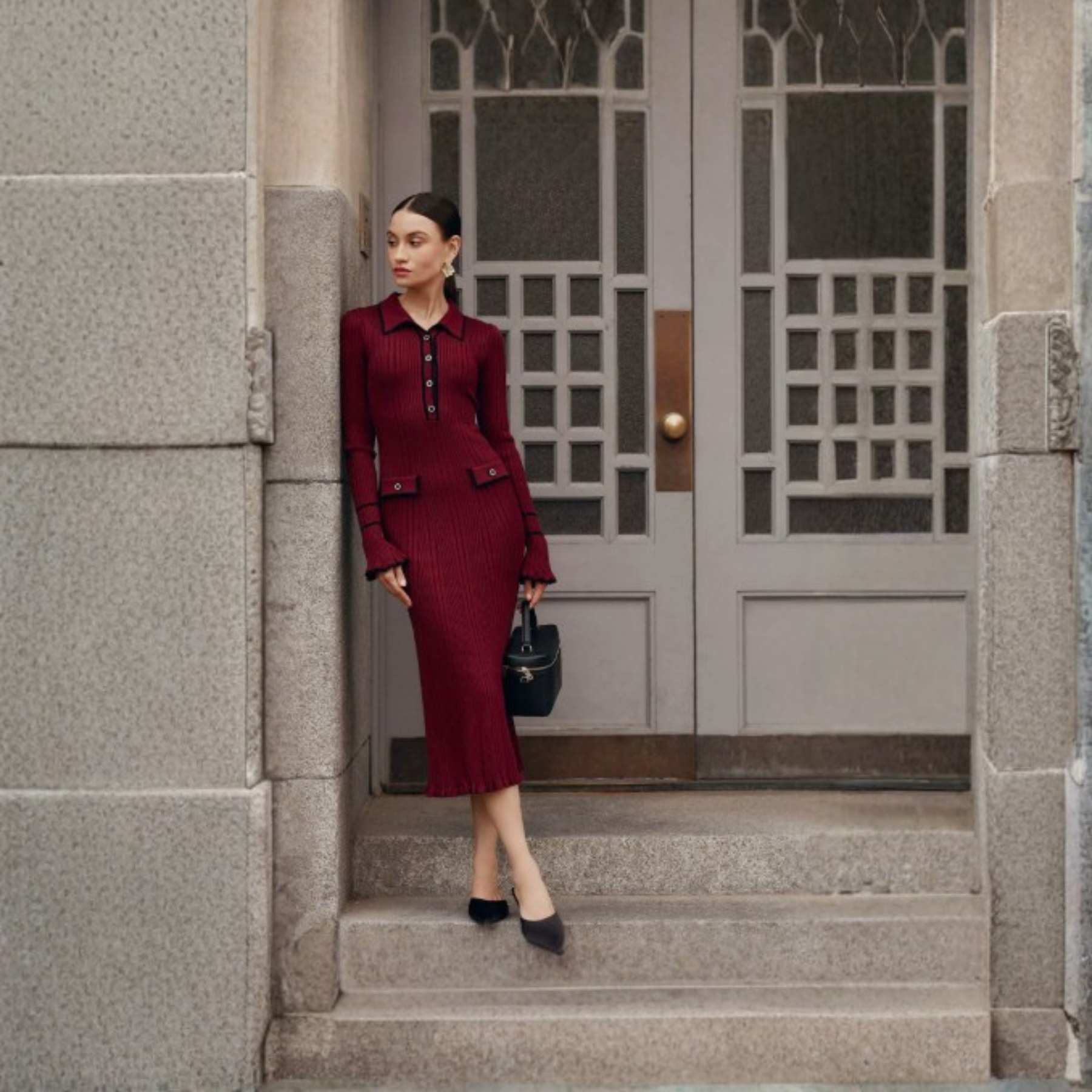 Jeanette | Dame Ribbet Knap Front Strik Midikjole