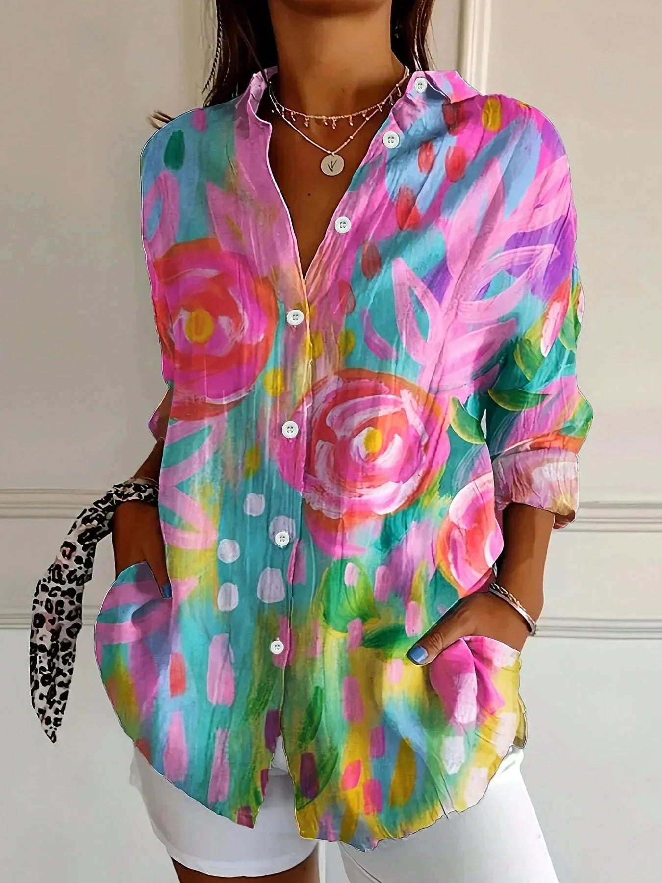 Claudia | Dame Farverig Blomstret Knaplukning Bluse