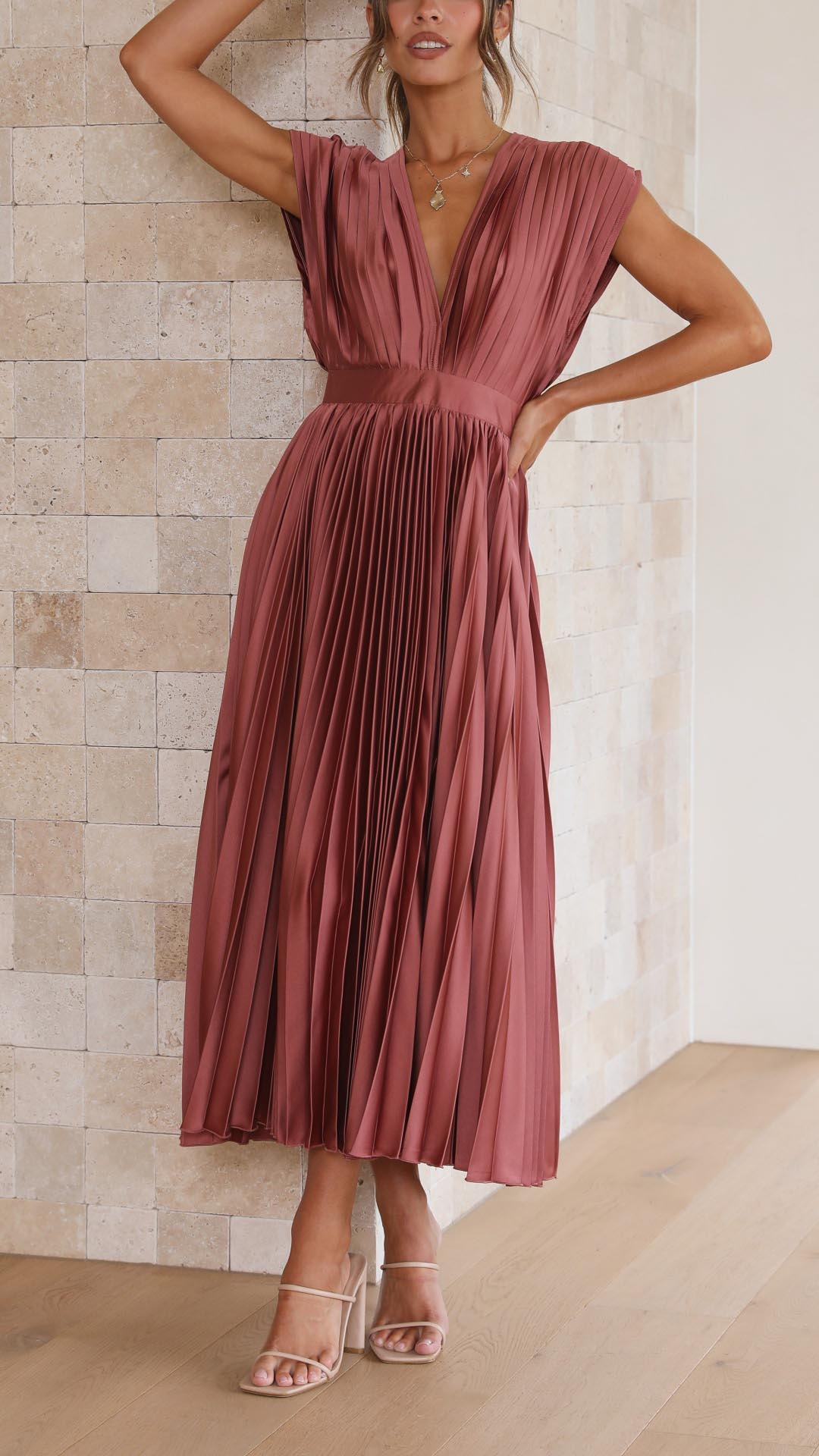 Emilia | Dame Elegant Dyb V Plisseret Midi Kjole