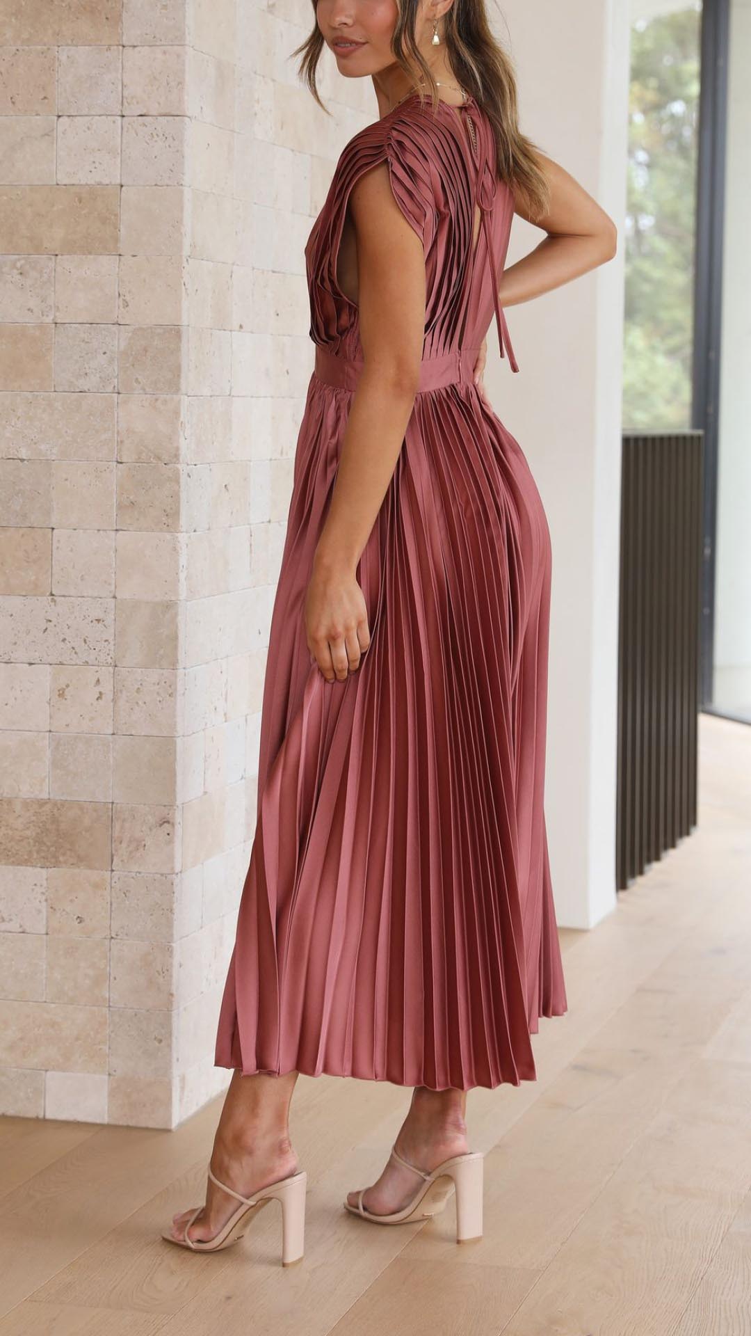Emilia | Dame Elegant Dyb V Plisseret Midi Kjole