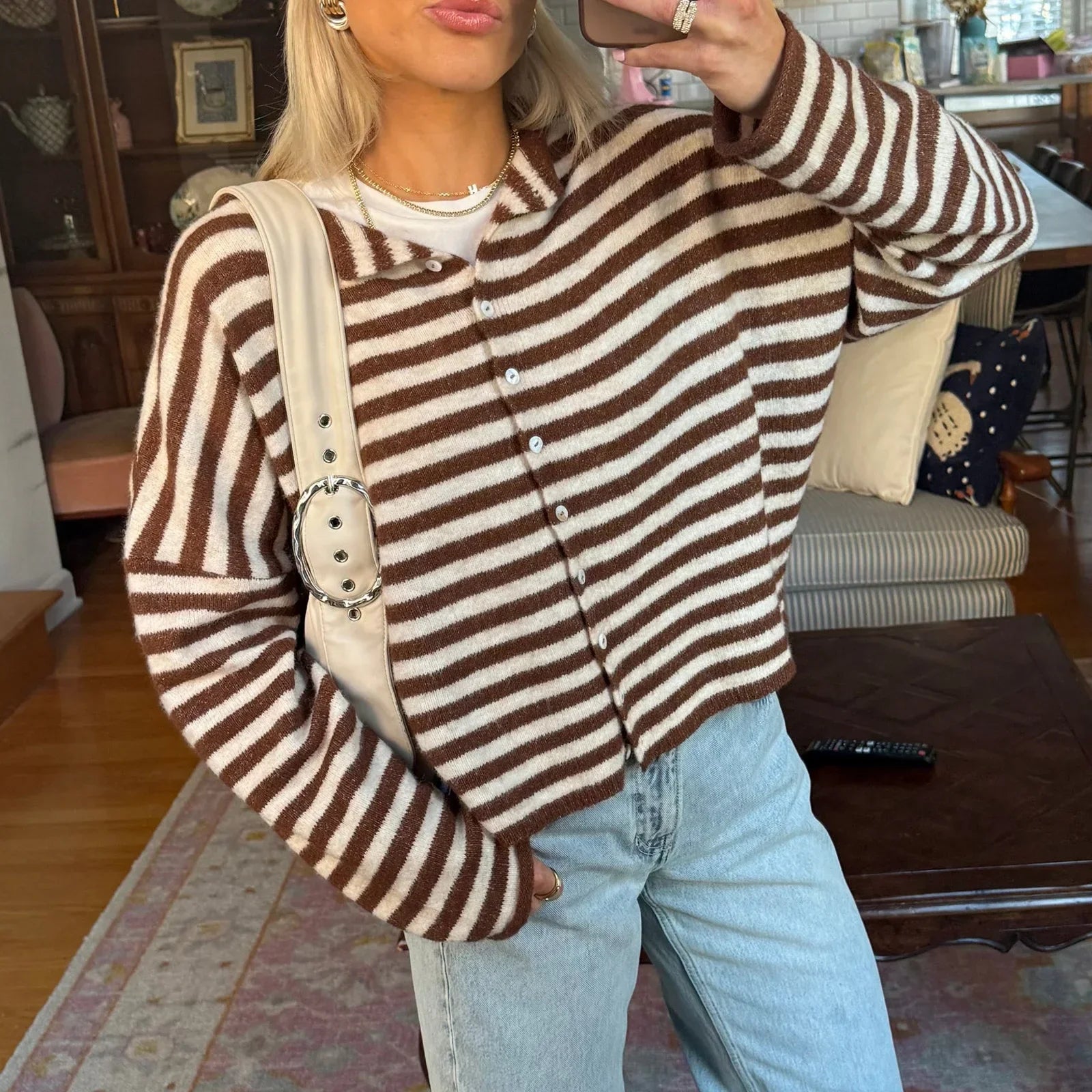 Alberte | Dame Stribet Cardigan Sweater Med Knaplukning Foran